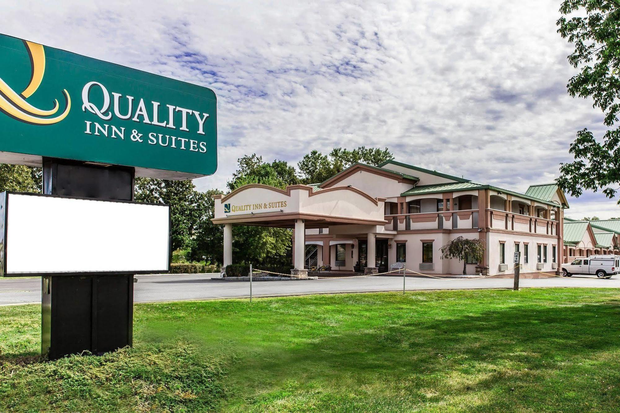 Quality Inn & Suites Quakertown-Allentown Экстерьер фото